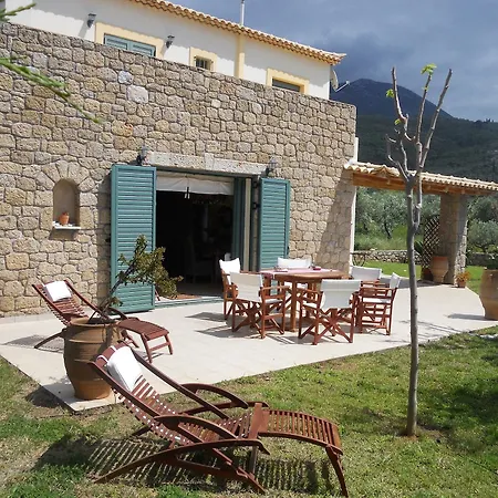 Villa Lavender Garden Retreat - Secluded Seaside Getaway *